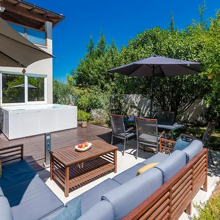 With Terrace And Mini Pool Gold Апартаменты