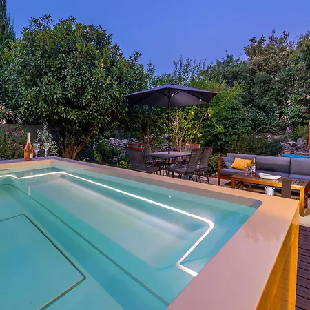 With Terrace And Mini Pool Gold Apartment *