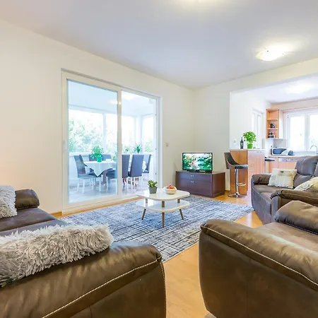 With Terrace And Mini Pool Gold Апартаменты *