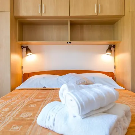 With Terrace And Mini Pool Gold Apartman *