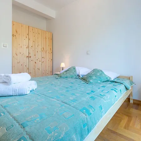 With Terrace And Mini Pool Gold Апартаменты