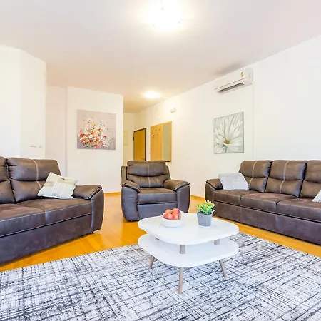 With Terrace And Mini Pool Gold * Дубровник