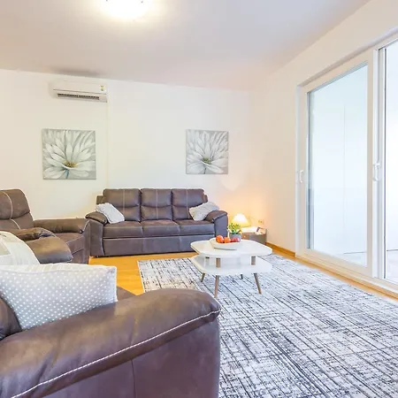 With Terrace And Mini Pool Gold * Дубровник