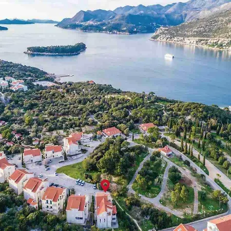 With Terrace And Mini Pool Gold * Дубровник