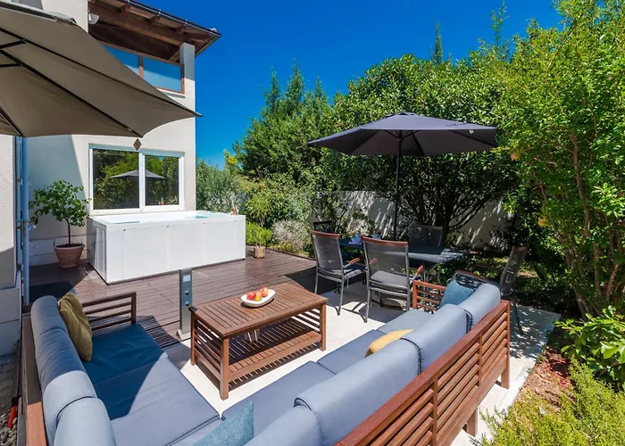 With Terrace And Mini Pool Gold Lägenhet