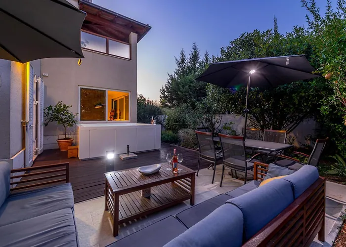아파트 With Terrace And Mini Pool Gold