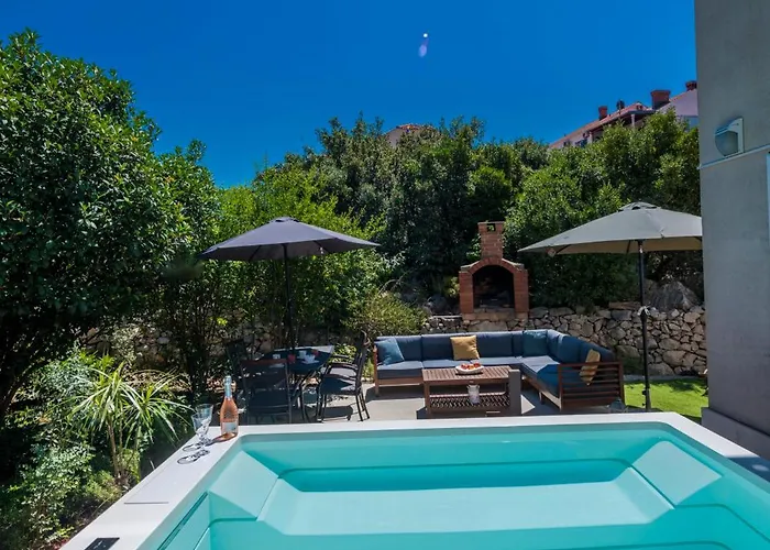 With Terrace And Mini Pool Gold Dubrovnik