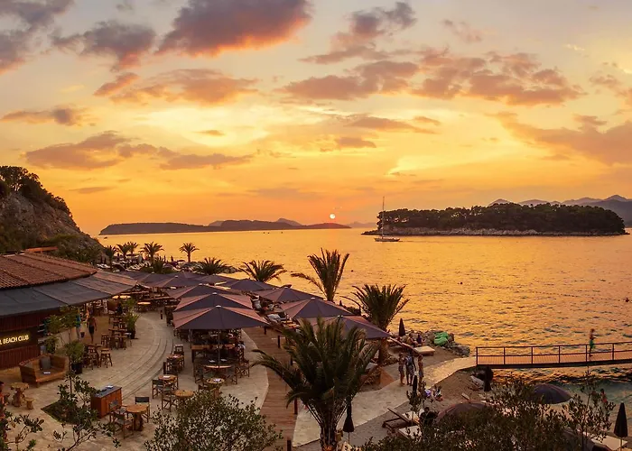 With Terrace And Mini Pool Gold Dubrovnik