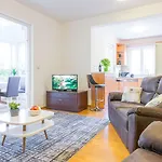 With Terrace And Mini Pool Gold Apartment *